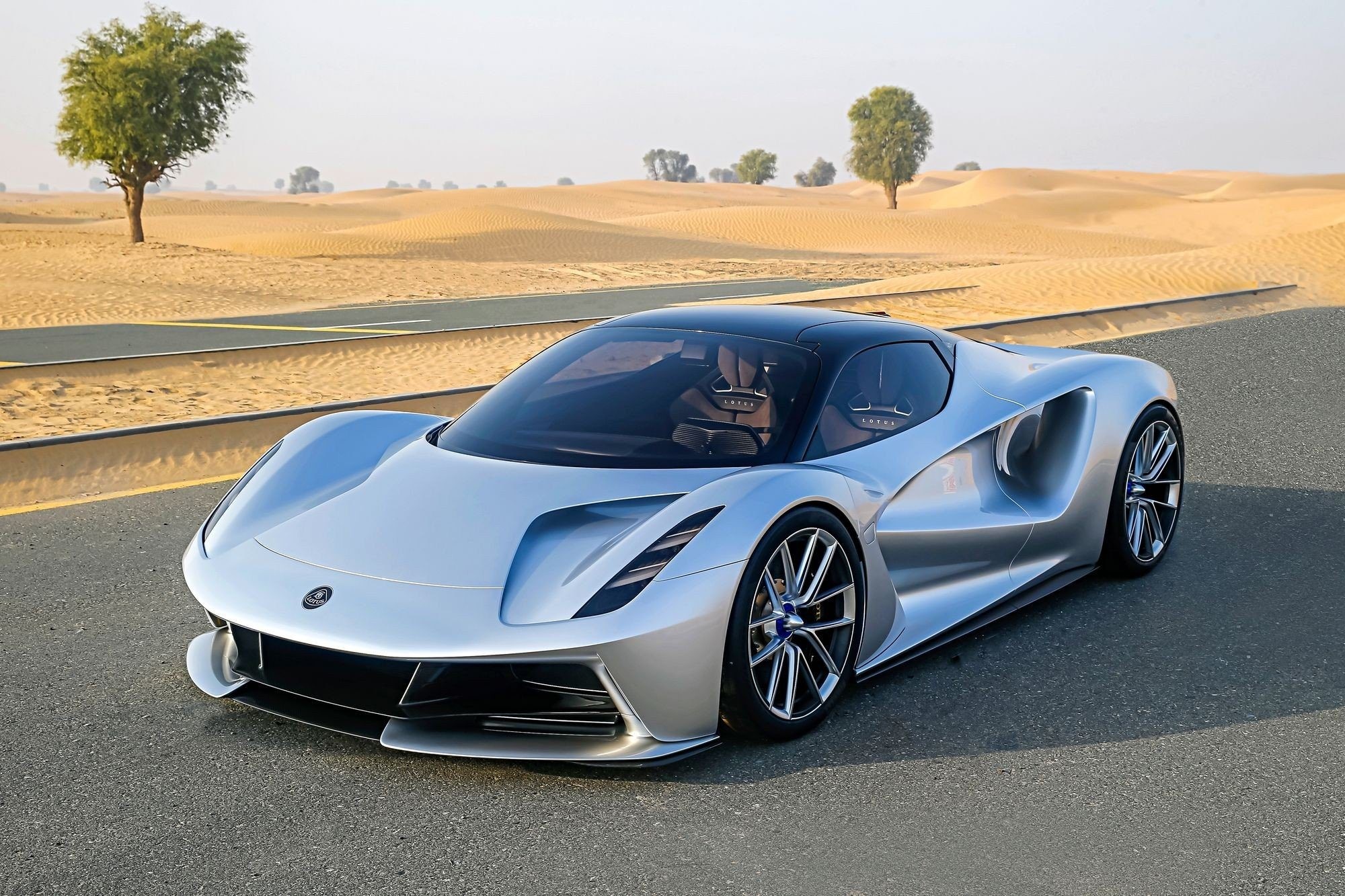 Lotus Cars: Производитель спортивных электрических автомобилей с легендарным наследием и инновационными технологиями